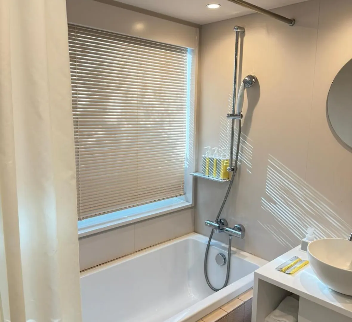Toggle Hotel Suidobashi Tokio 4*,  Japonia